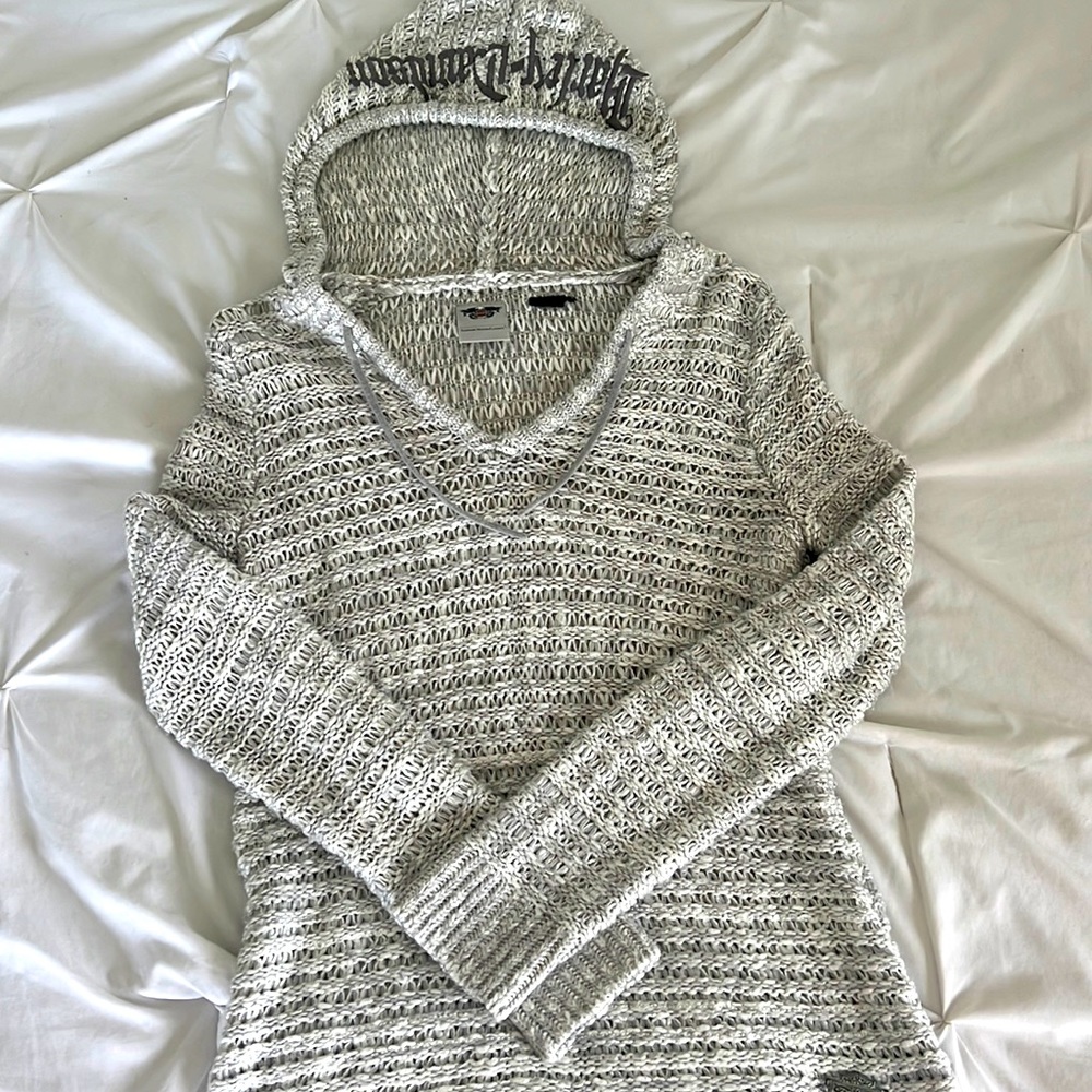 Harley Davidson sweater with logo embroidered hood !